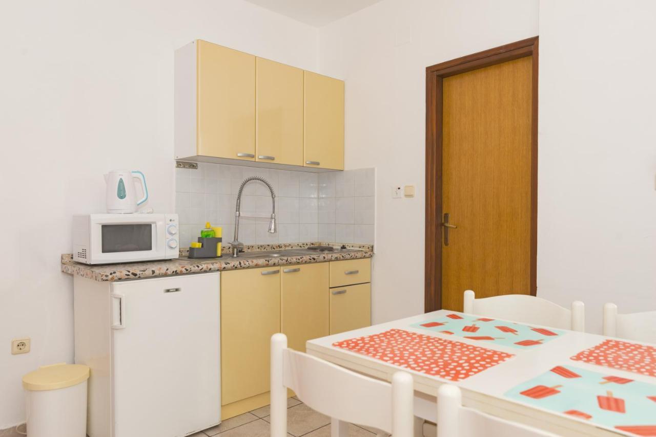 Apartments Villa Seni Pirovac Zewnętrze zdjęcie