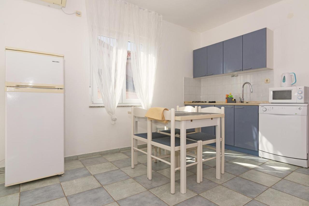 Apartments Villa Seni Pirovac Zewnętrze zdjęcie